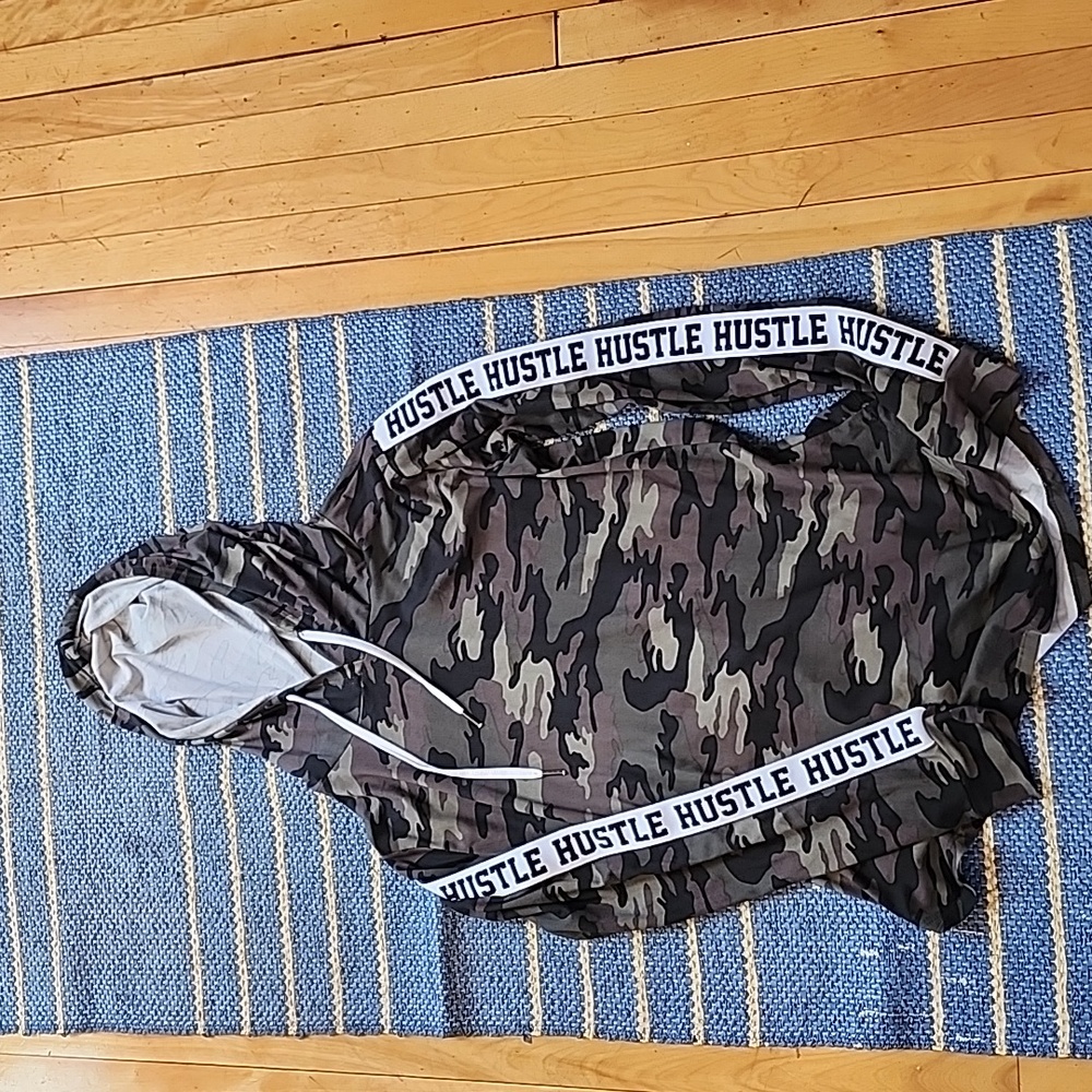 Rue 21 Juniors XL long sleeve hooded shirt camo